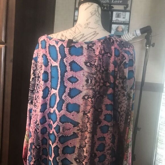 White Mark XL V Neck Blouse Tunic Blue Pink Pockets - Picture 8 of 13